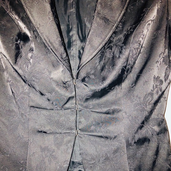 Guess black satin/jacquard jacket & miniskirt - Picture 2 of 7